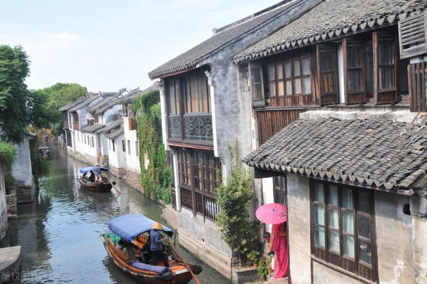 港股全线走强，网易-S领涨，低费率恒生科技ETF基金(513260)盘中大涨超3%